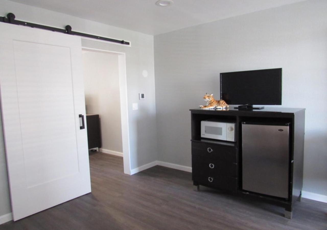 Capri Suites Anaheim Exteriör bild